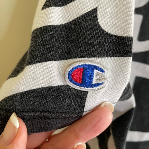 CHAMPION SIGNATURE BOXY CREWNECK TEE SHIRT Size L Black White Vintage Graphic - Picture 6 of 11